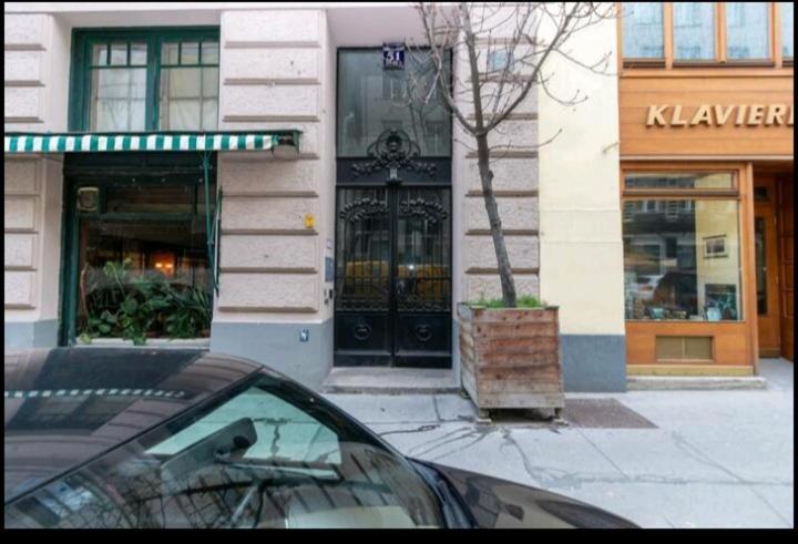 The Place, In The 7th District Of Appartement Vienne